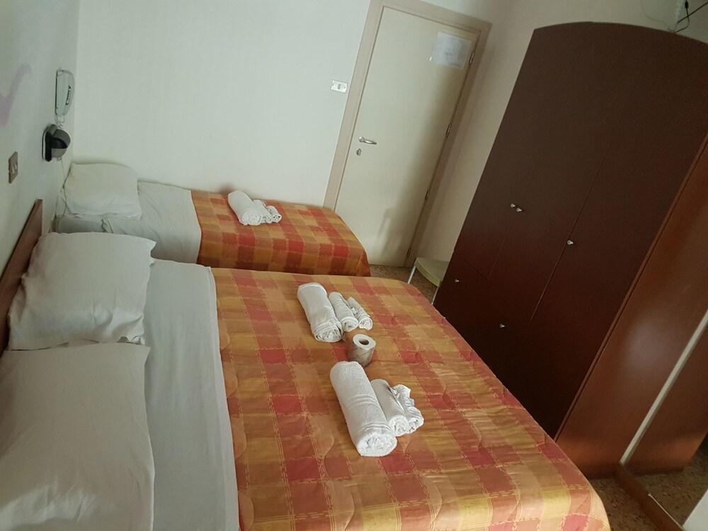 Hotel Criss Rimini Exterior photo