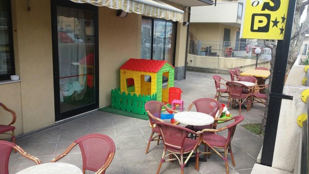 Hotel Criss Rimini Exterior photo